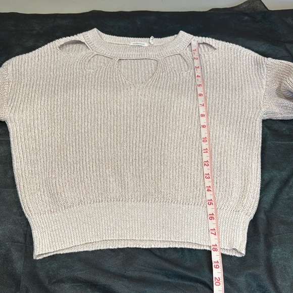 🔥Embossed Elegant Cream Sweater with Cut-Out Design🔥 - Picture 3 of 7